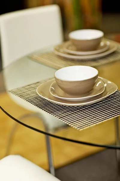 Nahaufnahme Einer Weißen Keramikteller Mit Einer Tasse Kaffee Und Einer — Stockfoto
