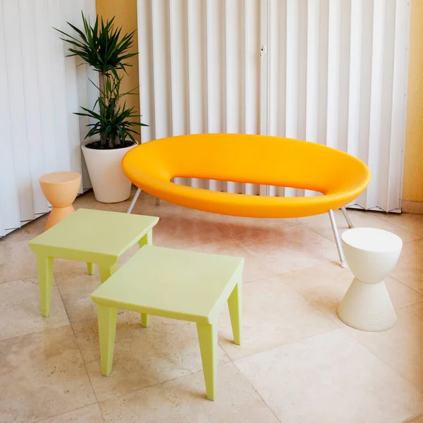 테이블 의자가 아름다운 — 스톡 사진