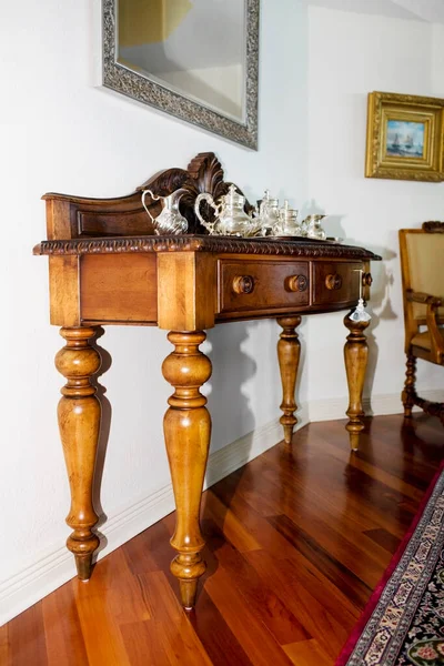 Mesa Madera Vieja Con Una Silla — Foto de Stock