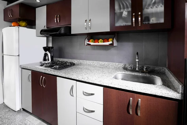 Modern Keukeninterieur Met Witte Zwarte Wastafel — Stockfoto