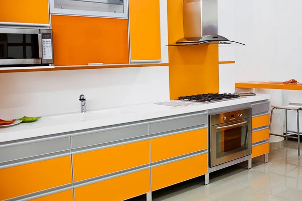 Interior Cozinha Moderna Com Aparelhos Brancos Amarelos — Fotografia de Stock
