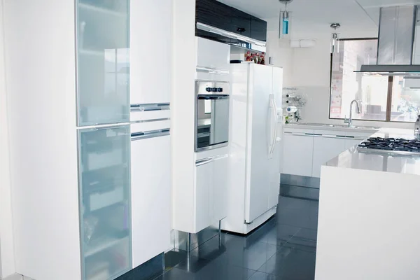 Interior Cocina Moderna Con Paredes Blancas Azules — Foto de Stock