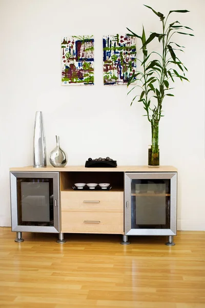 Desain Interior Modern Dengan Furnitur Kayu Dan Tabel — Stok Foto
