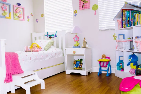 Oyuncaklarla Dolu Çocuk Odası Erkek Bebek — Stok fotoğraf