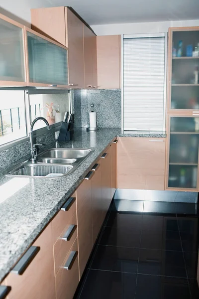 Interior Cozinha Moderna Com Paredes Brancas Azuis — Fotografia de Stock