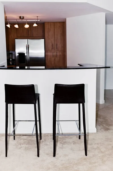Interior Dapur Modern Dengan Kursi Dan Meja — Stok Foto