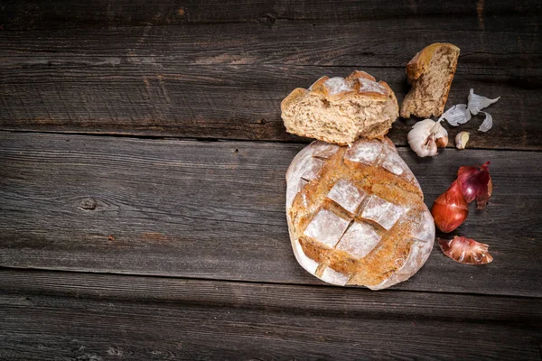 Pain Campagne Avec Morceaux Chapelure Gousses Ail Échalotes Sèches Françaises — Photo