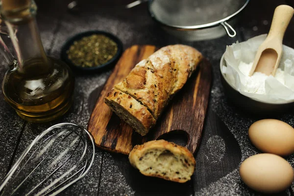 Pão Cozido Forno Fresco Ingredientes Cozedura Uma Mesa Foto Alta — Fotografia de Stock