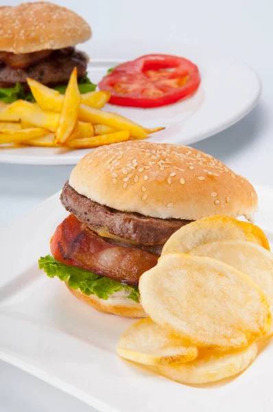 Deliciosa Hamburguesa Con Papas Fritas Queso — Foto de Stock