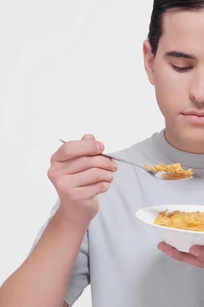 Homem Comendo Uma Tigela Pizza — Fotografia de Stock