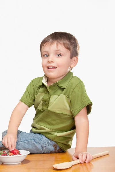 Little Boy Eating Red Apple — Stock Photo, Image