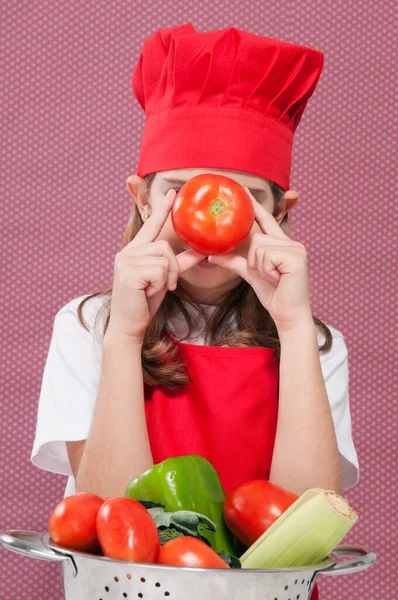 Giovane Donna Cucinare Con Verdure — Foto Stock