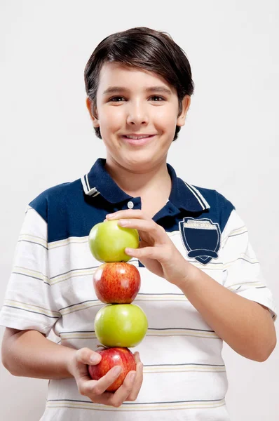 Retrato Niño Con Una Manzana Roja —  Fotos de Stock