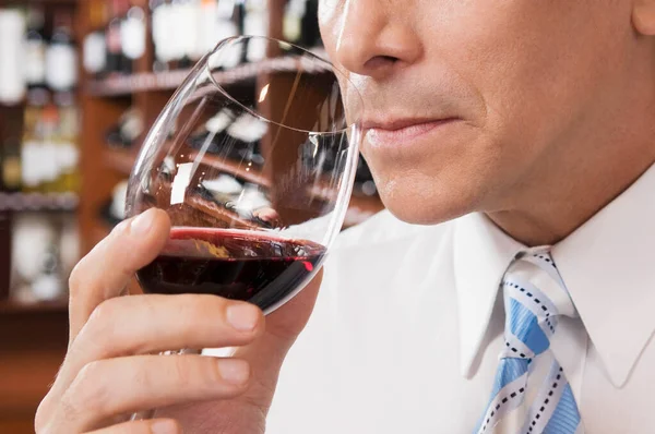 Close Person Holding Glass Wine — Stock Photo, Image