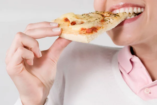 Femme Mangeant Une Pizza Avec Fond Blanc — Photo