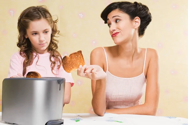 Madre Figlia Che Cucinano Insieme Cucina — Foto Stock