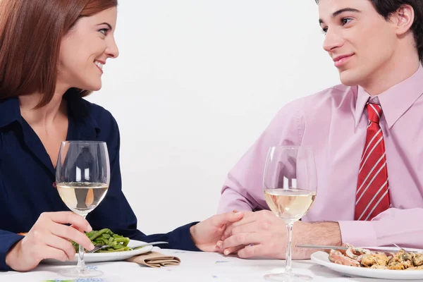 Verliebtes Paar Beim Gemeinsamen Romantischen Abendessen — Stockfoto