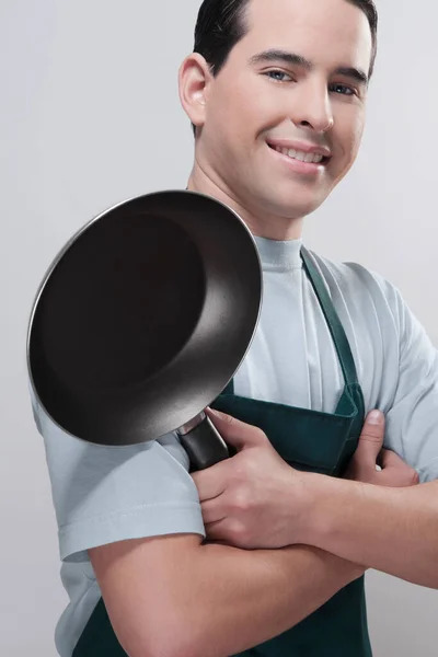 Retrato Joven Chef Sosteniendo Una Sartén Con Cuchillo Sobre Fondo —  Fotos de Stock