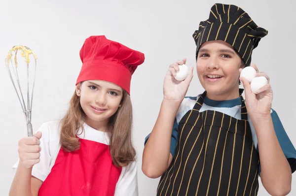 Carino Bambina Con Cappello Chef Grembiule Con Guanti Rossi Bianchi — Foto Stock