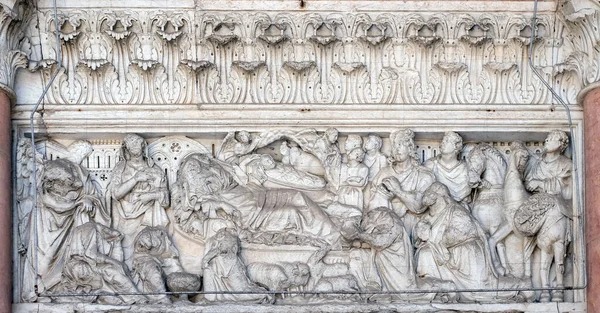 Annunciazione Natività Adorazione Dei Magi Lunetta Sul Portale Della Cattedrale — Foto Stock