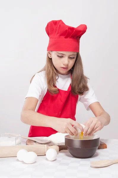 Bambina Con Grembiule Bianco Cappello Con Cappuccio Rosso Maglione Blu — Foto Stock