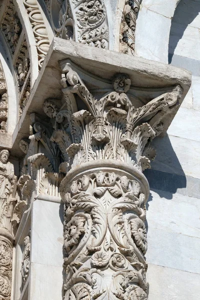 Colonna Decorata Con Facciata Del Duomo Pisa — Foto Stock