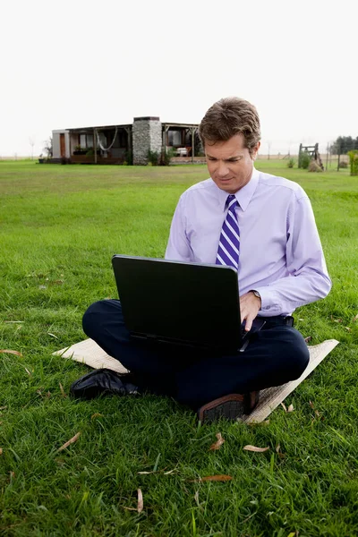 Businessman Sitting Bench Working Laptop — Stock Photo, Image