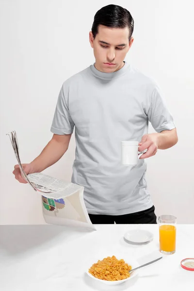 Homme Petit Déjeuner Dans Cuisine — Photo