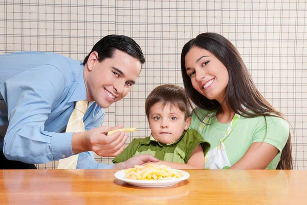 Familia Feliz Desayunando Casa —  Fotos de Stock