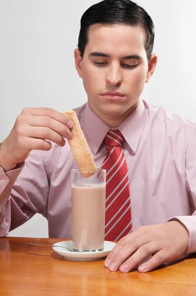 Empresário Comendo Uma Xícara Café Segurando Copo Batatas Fritas — Fotografia de Stock