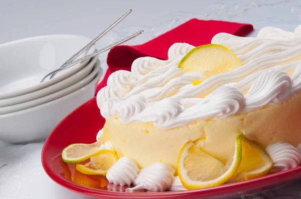 Вкусный Лимонный Торт Сливками Фруктами — стоковое фото