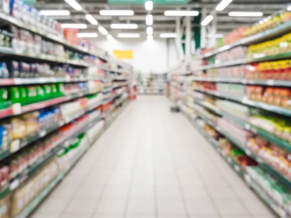 Verschwommene Supermarktgänge Mit Bunten Regalen Voller Waren Perspektivische Ansicht Des — Stockfoto