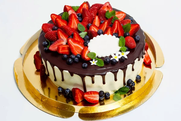 Torta Glassa Cioccolato Con Mirtilli Fragole — Foto Stock