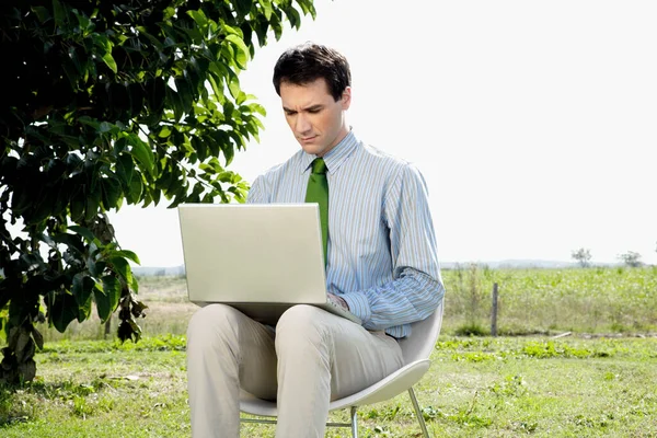 Young Businessman Sitting Bench Working Laptop — Stock Photo, Image