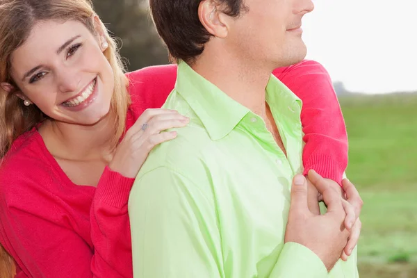 Jeune Couple Amoureux Plein Air — Photo