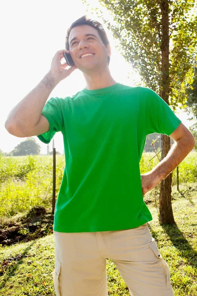 Jovem Falando Telefone — Fotografia de Stock