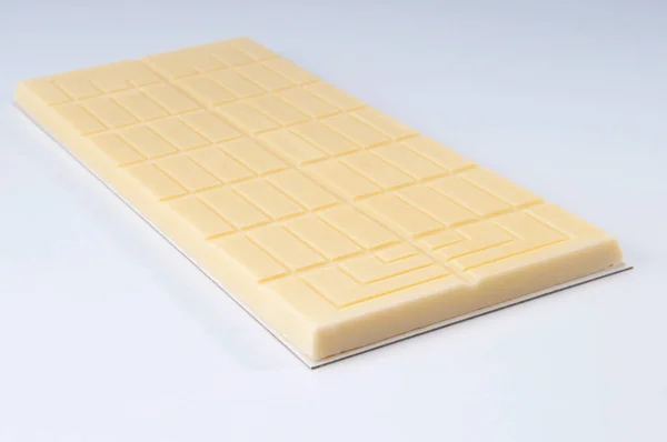 Barra Chocolate Com Caramelo Fundo Branco — Fotografia de Stock