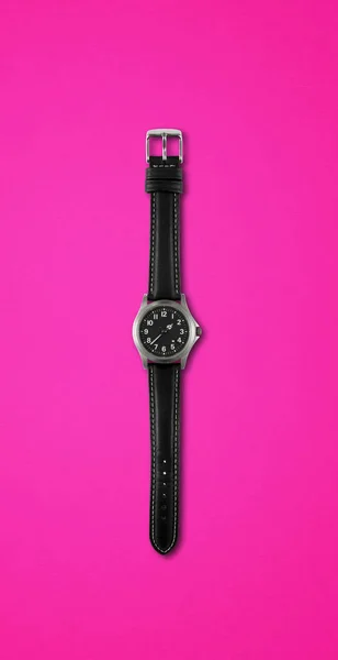 Armbandsur Rosa Bakgrund — Stockfoto