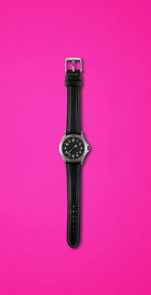 Orologio Polso Sfondo Rosa — Foto Stock