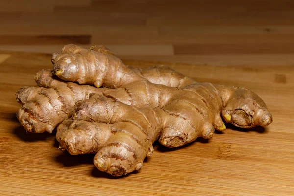 Ginger Root Wooden Background — Stock Photo, Image