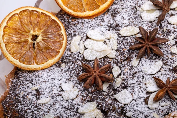 Torte Mit Mohn Und Früchten Bestreut Mit Puderzucker — Stockfoto