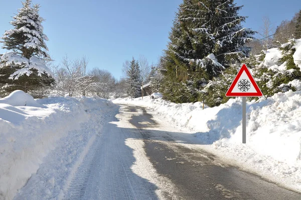 Señal Advertencia Carretera Cubierta Nieve Baviera — Foto de Stock