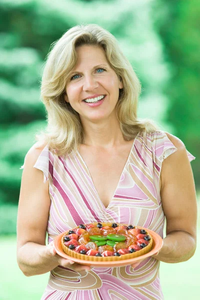 Portrait Smiling Woman Holding Plate Fresh Salad — Stock Photo, Image