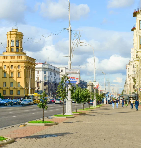 Minsk Belarus Липня 2019 Люди Йдуть Центральною Вулицею Проспектом Незалежності — стокове фото