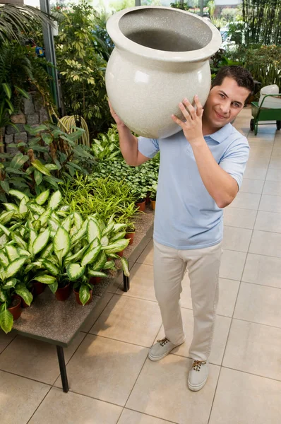 Hombre Con Una Camisa Blanca Una Regadera Jardín —  Fotos de Stock