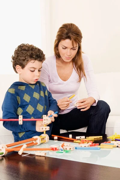 Jovem Menino Sua Filha Brincando Com Brinquedo — Fotografia de Stock