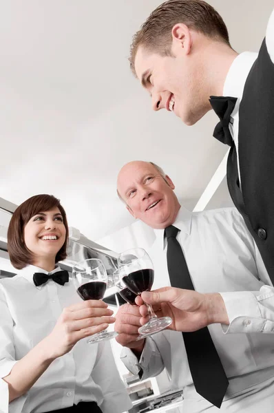 식당에서 와인을 마시는 — 스톡 사진