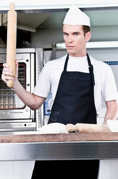Šéfkuchař Uniformě Tácem Chleba — Stock fotografie