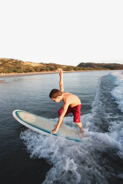 Surfer Surfboard Beach — Stock Photo, Image