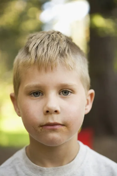 Retrato Chico Con Cara Triste —  Fotos de Stock